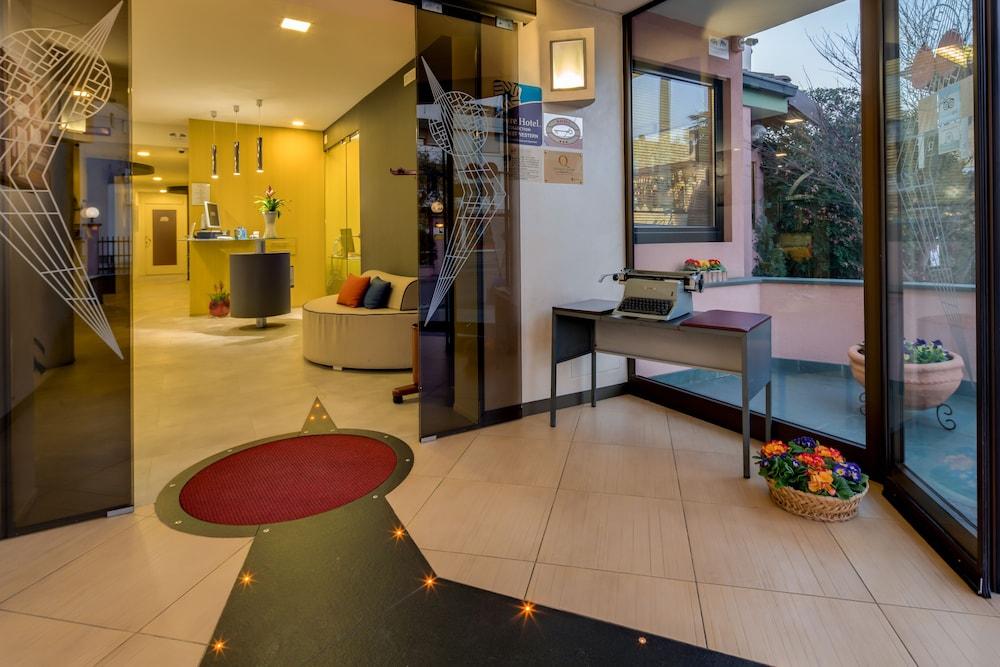 Hotel La - Sure Collection By Western