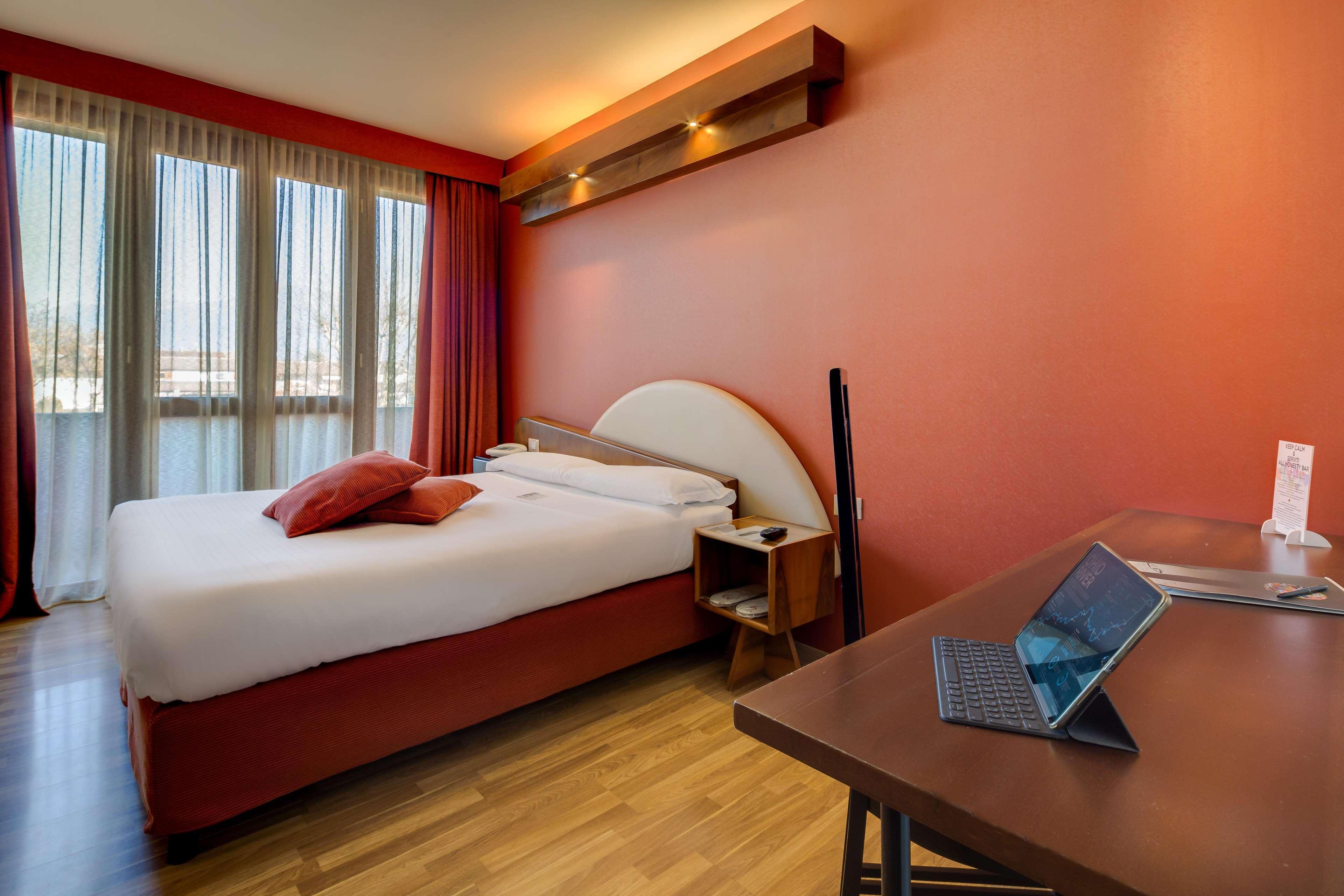 La - Sure Collection By Western Hotel