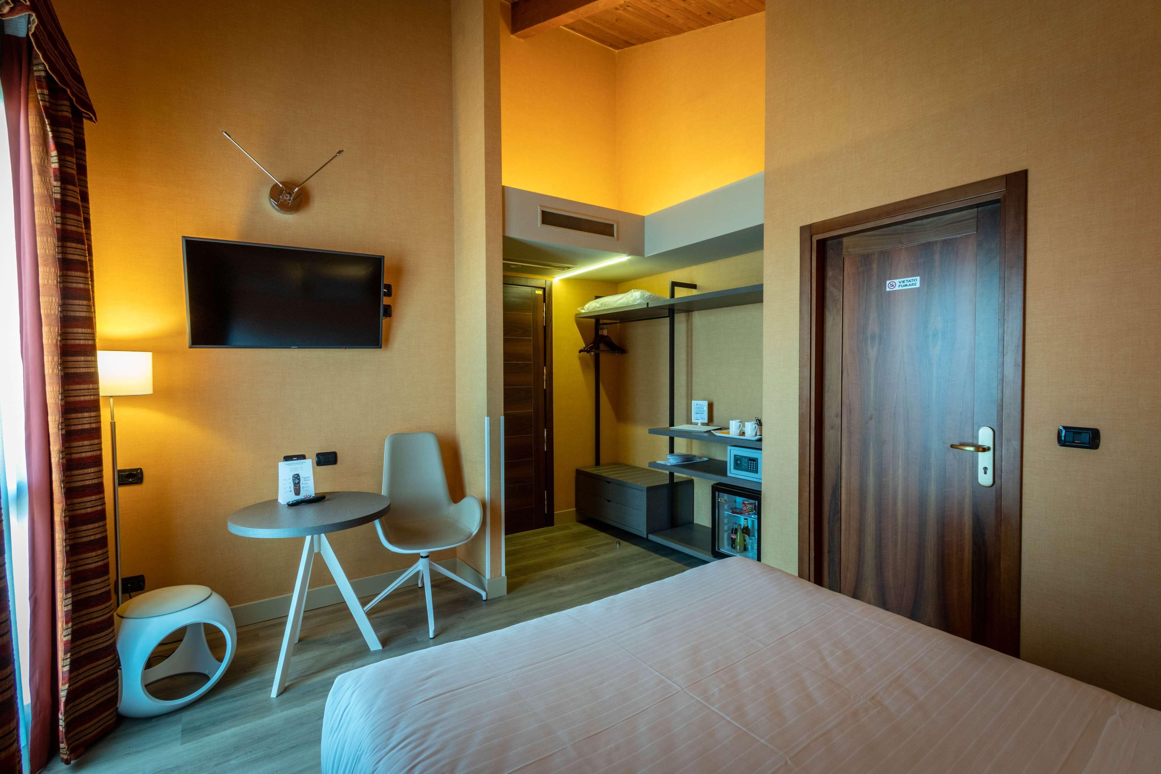 La - Sure Collection By Western Hotel